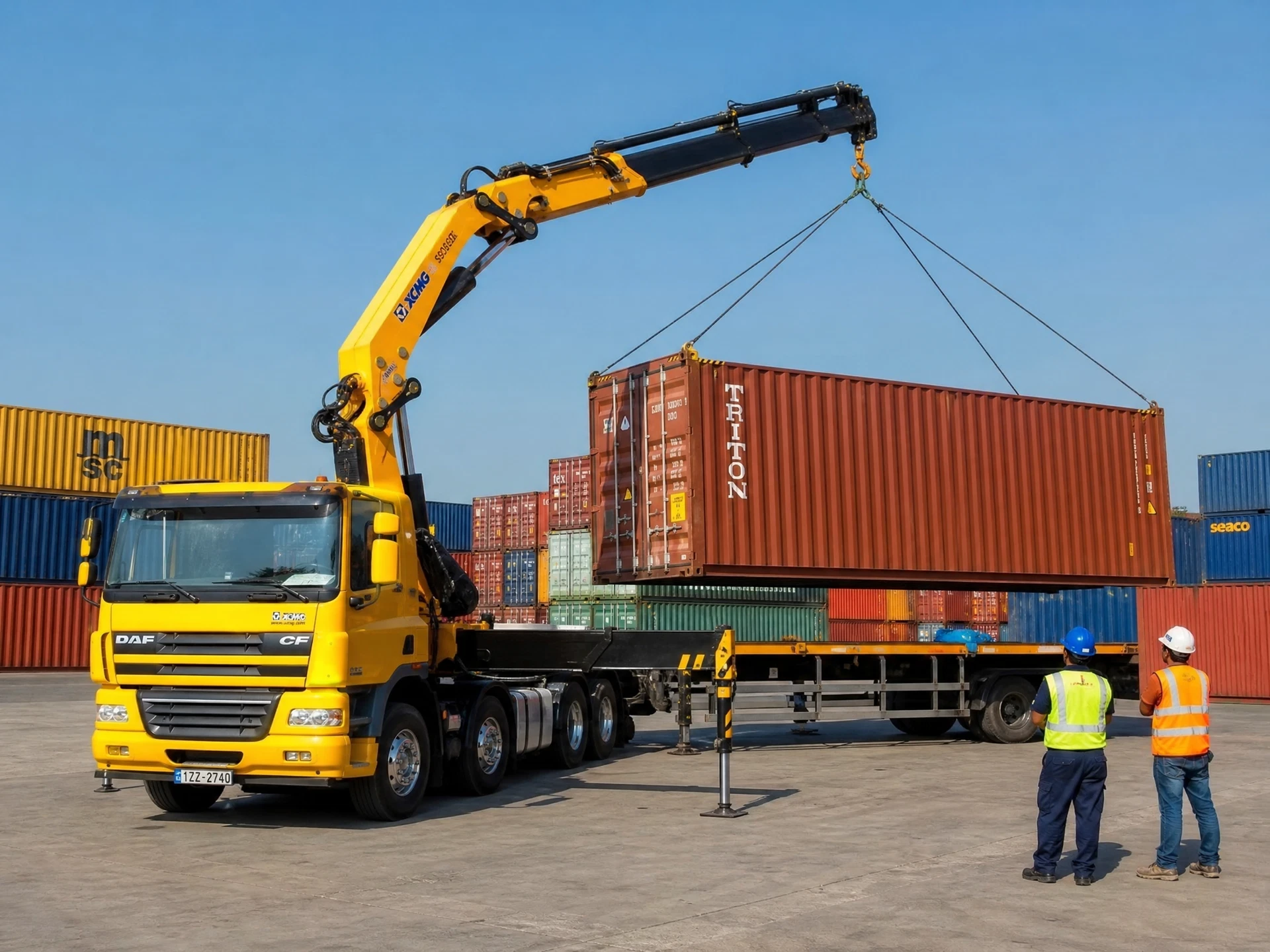 Munck transportando container